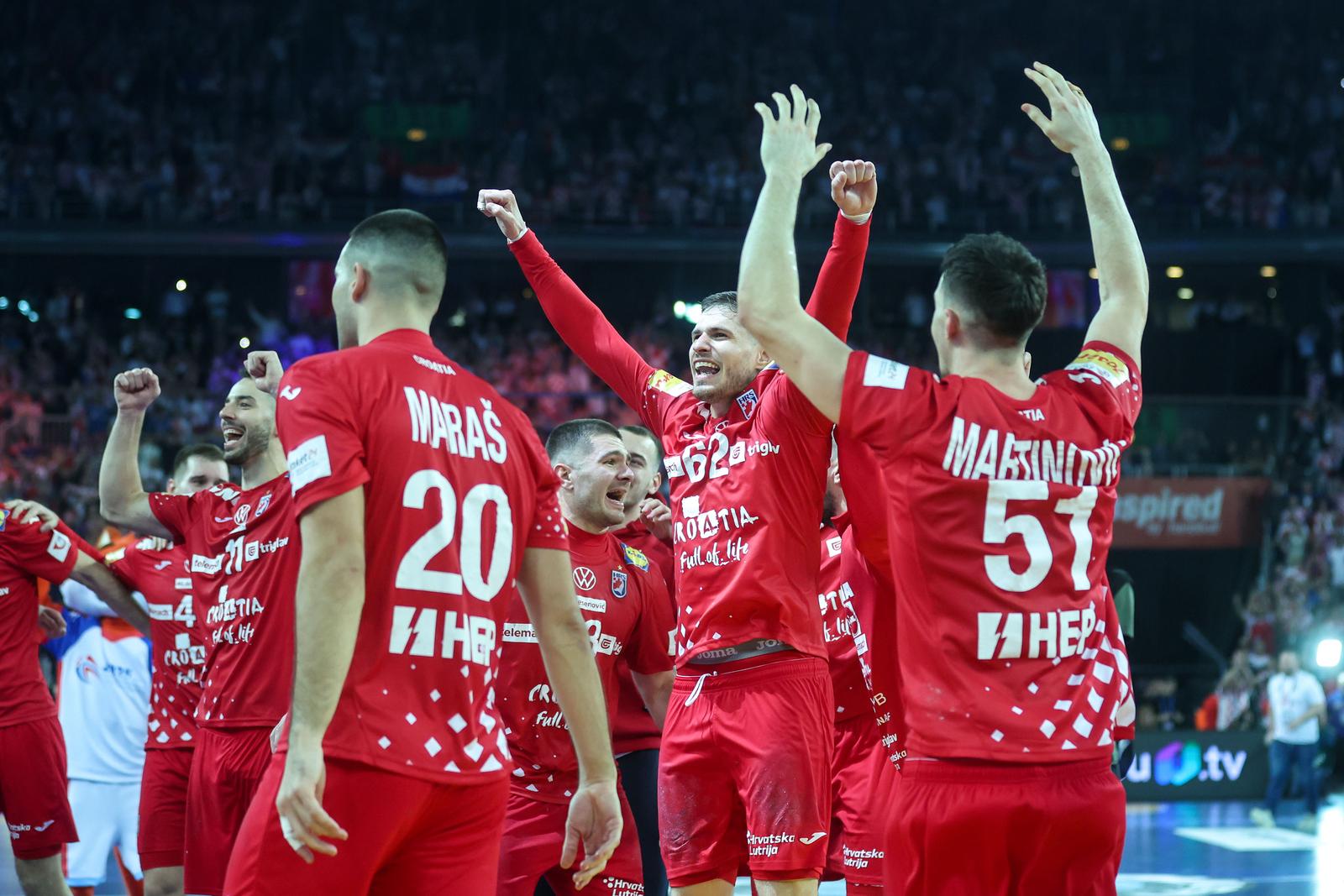 Zagreb: Slavlje rukometaša Hrvatske nakon pobjede nad Francuskom i prolaska u finale Svjetskog prvenstva Zagreb: Slavlje rukometaša Hrvatske nakon pobjede nad Francuskom i prolaska u finale Svjetskog prvenstva