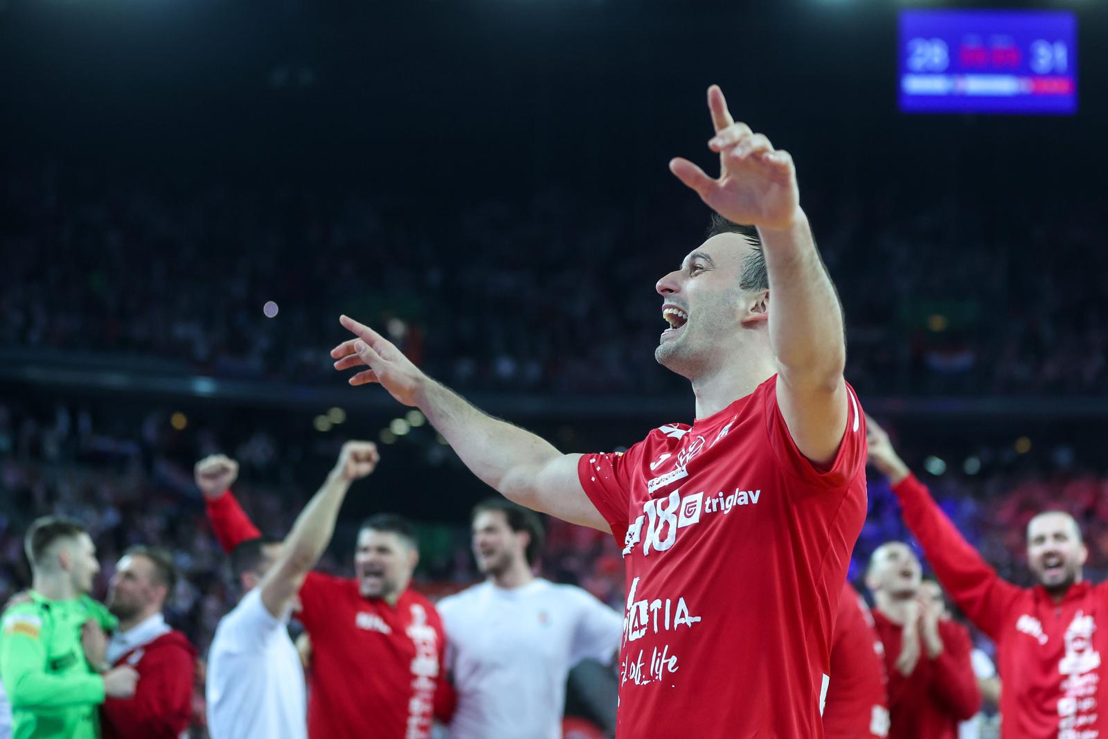 Zagreb: Slavlje rukometaša Hrvatske nakon pobjede nad Francuskom i prolaska u finale Svjetskog prvenstva Zagreb: Slavlje rukometaša Hrvatske nakon pobjede nad Francuskom i prolaska u finale Svjetskog prvenstva