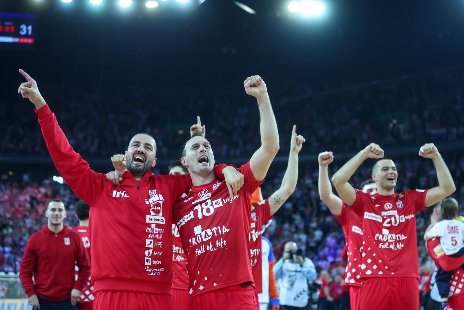 Zagreb: Slavlje rukometaša Hrvatske nakon pobjede nad Francuskom i prolaska u finale Svjetskog prvenstva Zagreb: Slavlje rukometaša Hrvatske nakon pobjede nad Francuskom i prolaska u finale Svjetskog prvenstva