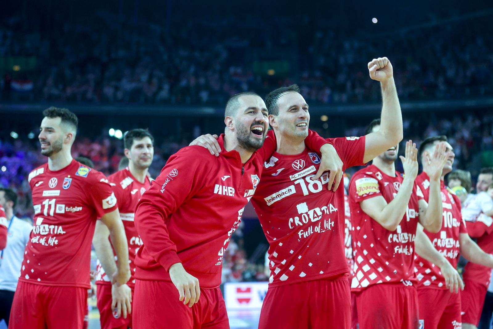 Zagreb: Slavlje rukometaša Hrvatske nakon pobjede nad Francuskom i prolaska u finale Svjetskog prvenstva Zagreb: Slavlje rukometaša Hrvatske nakon pobjede nad Francuskom i prolaska u finale Svjetskog prvenstva