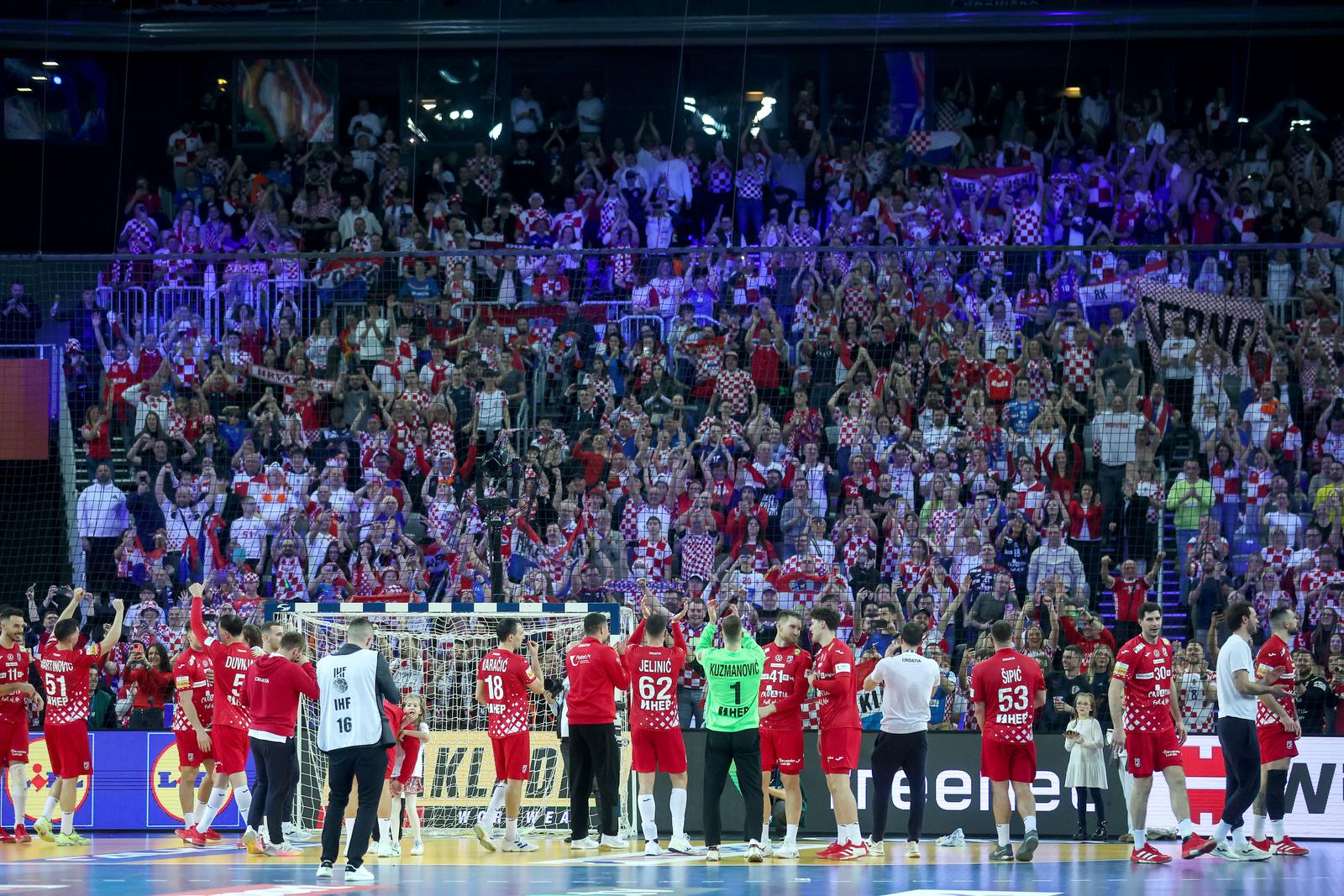 Zagreb: Slavlje rukometaša Hrvatske nakon pobjede nad Francuskom i prolaska u finale Svjetskog prvenstva Zagreb: Slavlje rukometaša Hrvatske nakon pobjede nad Francuskom i prolaska u finale Svjetskog prvenstva