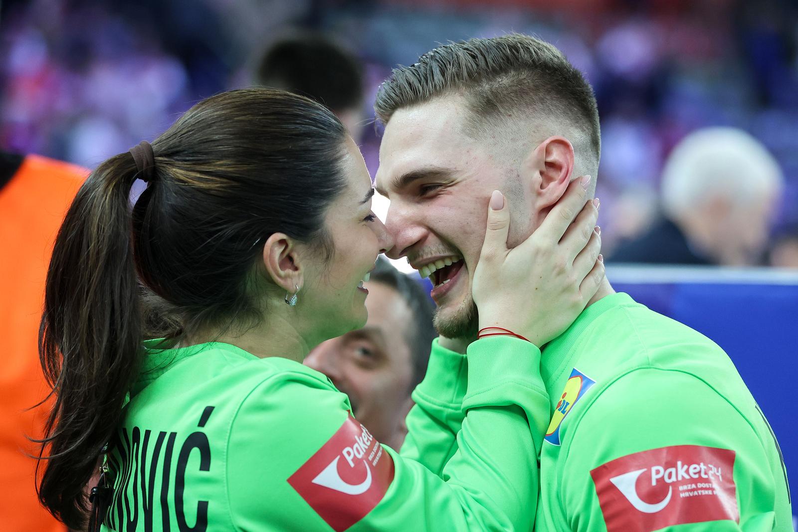 Zagreb: Slavlje rukometaša Hrvatske nakon pobjede nad Francuskom i prolaska u finale Svjetskog prvenstva Zagreb: Slavlje rukometaša Hrvatske nakon pobjede nad Francuskom i prolaska u finale Svjetskog prvenstva