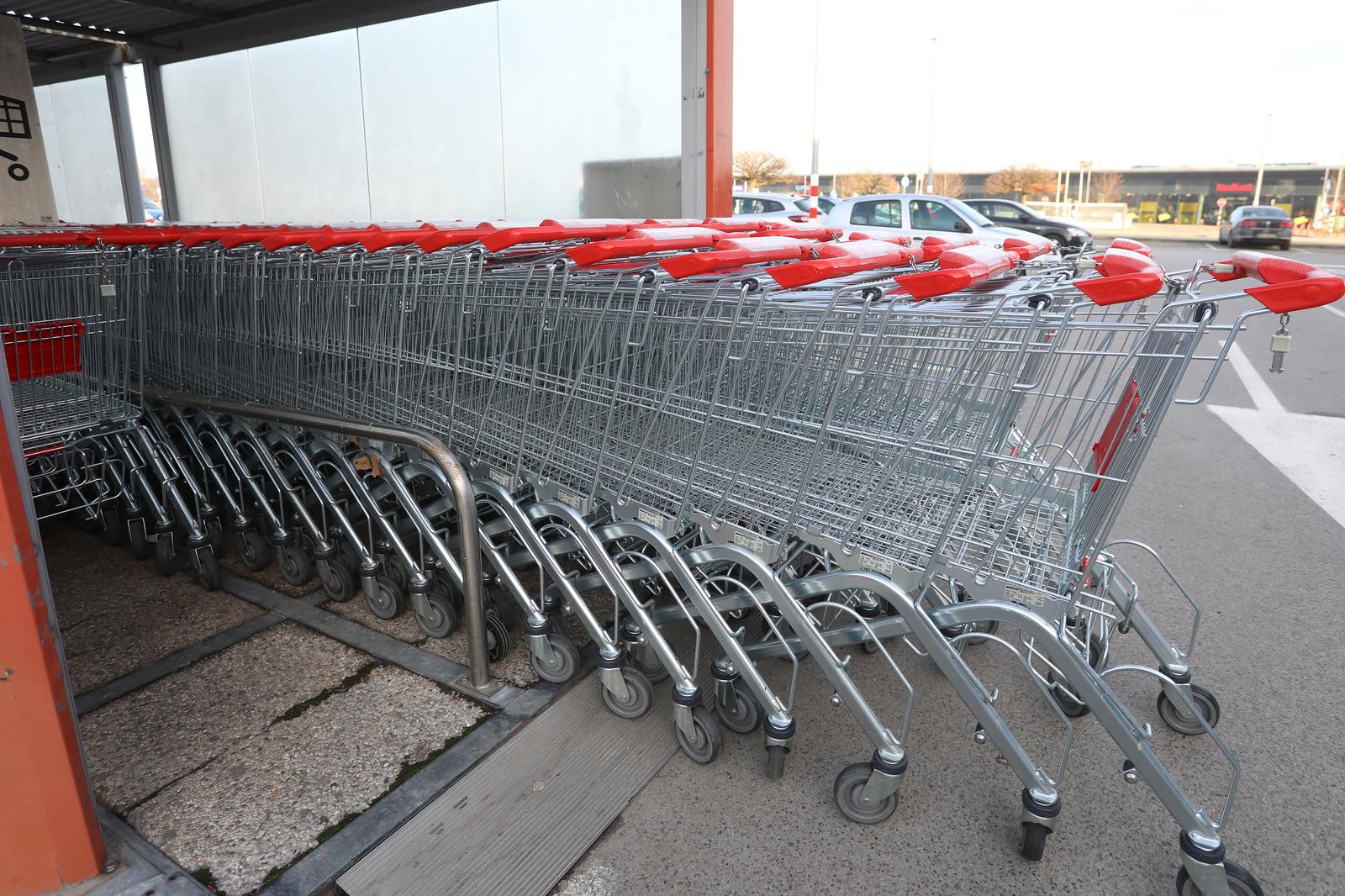 Karlovac: Počeo veliki bojkot svih trgovina Karlovac: Počeo veliki bojkot svih trgovina