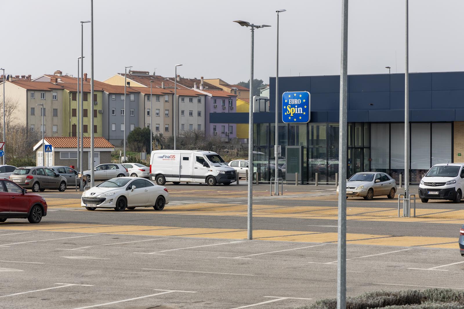 Pula: trgovački centri prazni tijekom drugog bojkota Pula: trgovački centri prazni tijekom drugog bojkota