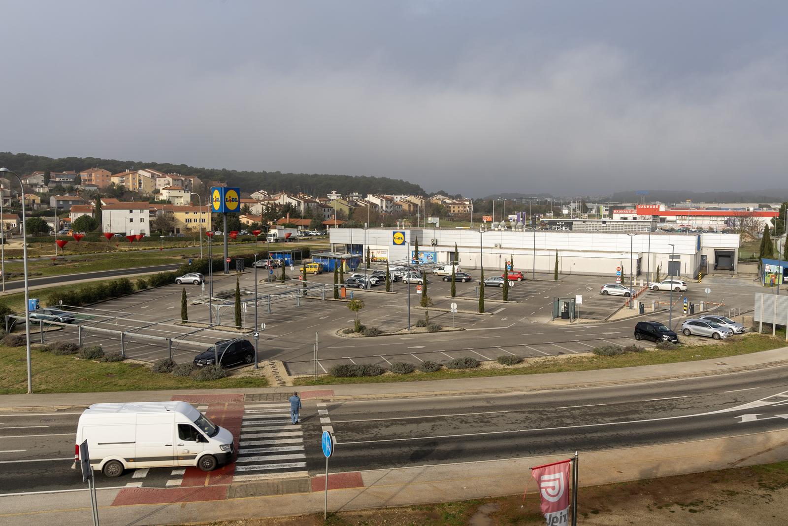 Pula: trgovački centri prazni tijekom drugog bojkota Pula: trgovački centri prazni tijekom drugog bojkota