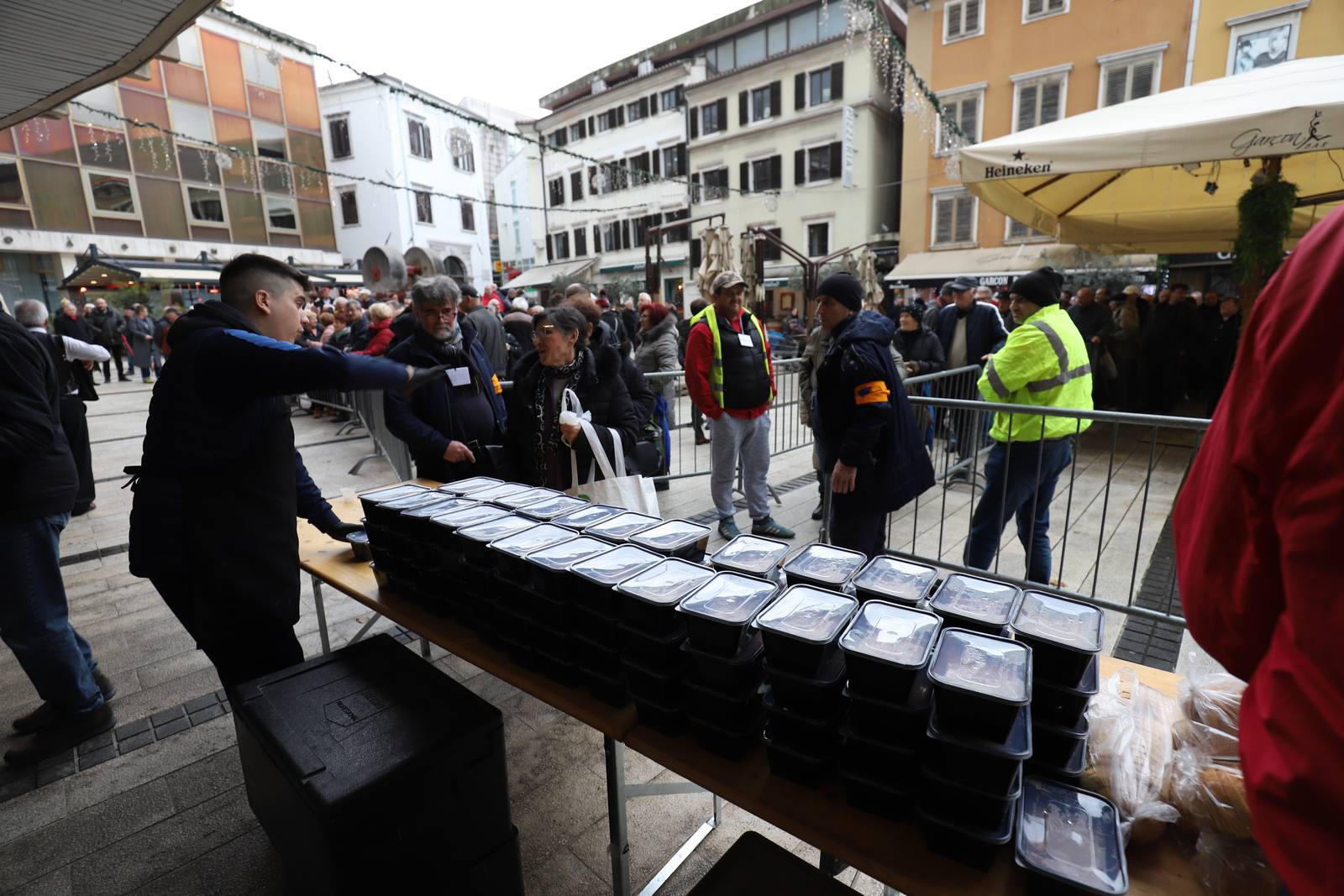 Proslava-Badnjaka-na-Koblerovom-trgu-7 Proslava-Badnjaka-na-Koblerovom-trgu-7