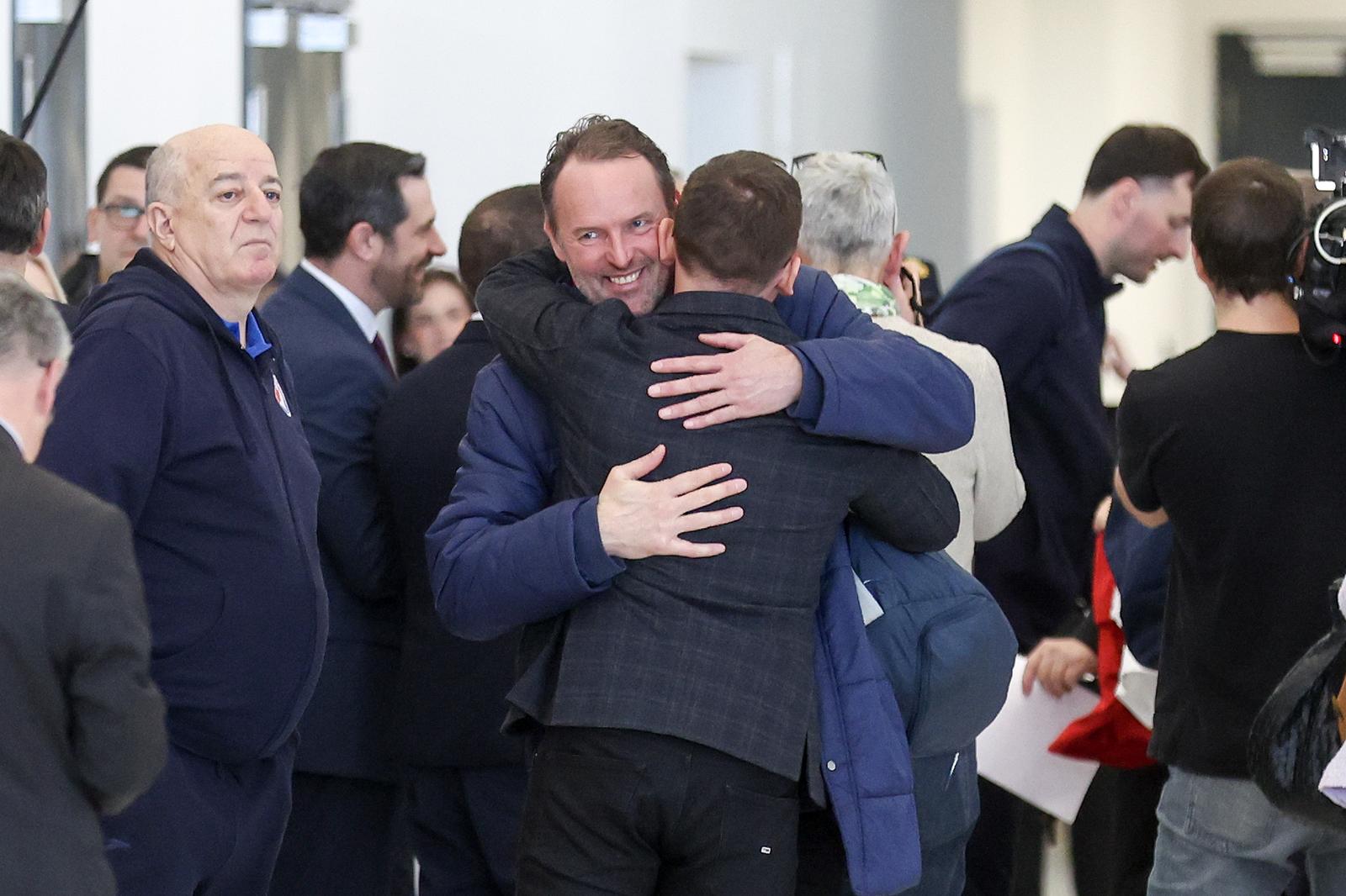 Zagreb: Rukometaši sletjeli u zračnu luku nakon osvojenog srebra na Svjetskom prvenstvu Zagreb: Rukometaši sletjeli u zračnu luku nakon osvojenog srebra na Svjetskom prvenstvu