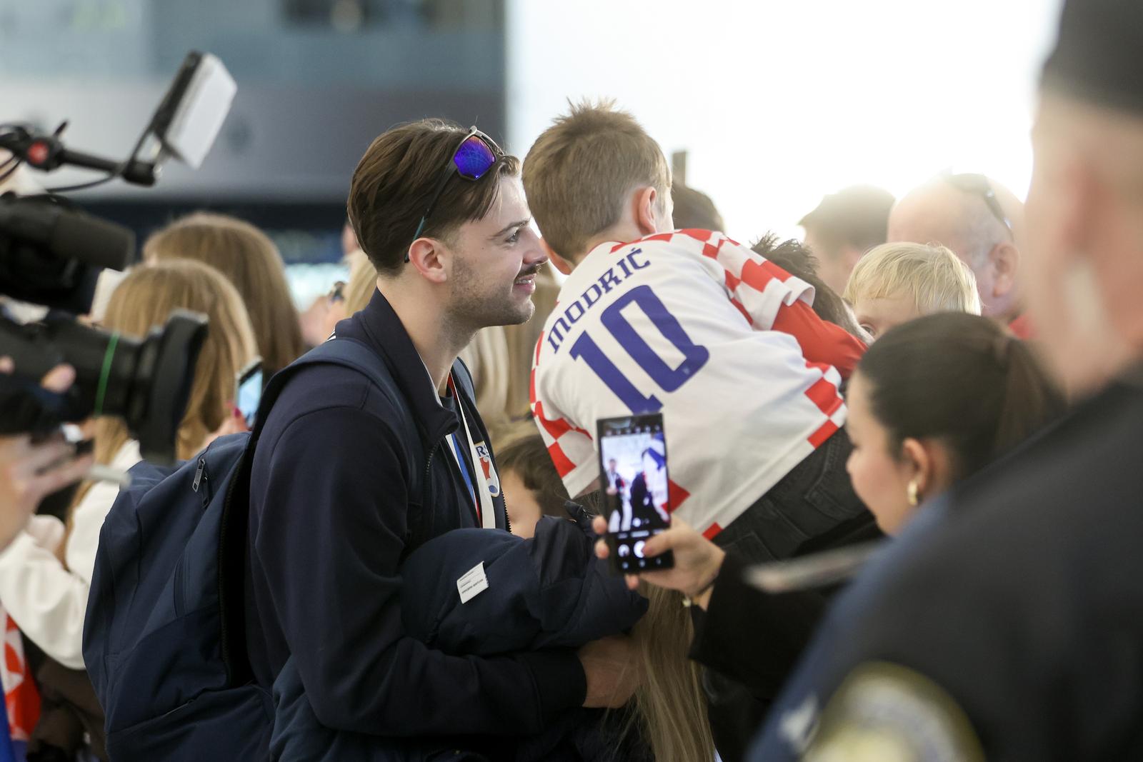 Zagreb: Rukometaši sletjeli u zračnu luku nakon osvojenog srebra na Svjetskom prvenstvu Zagreb: Rukometaši sletjeli u zračnu luku nakon osvojenog srebra na Svjetskom prvenstvu