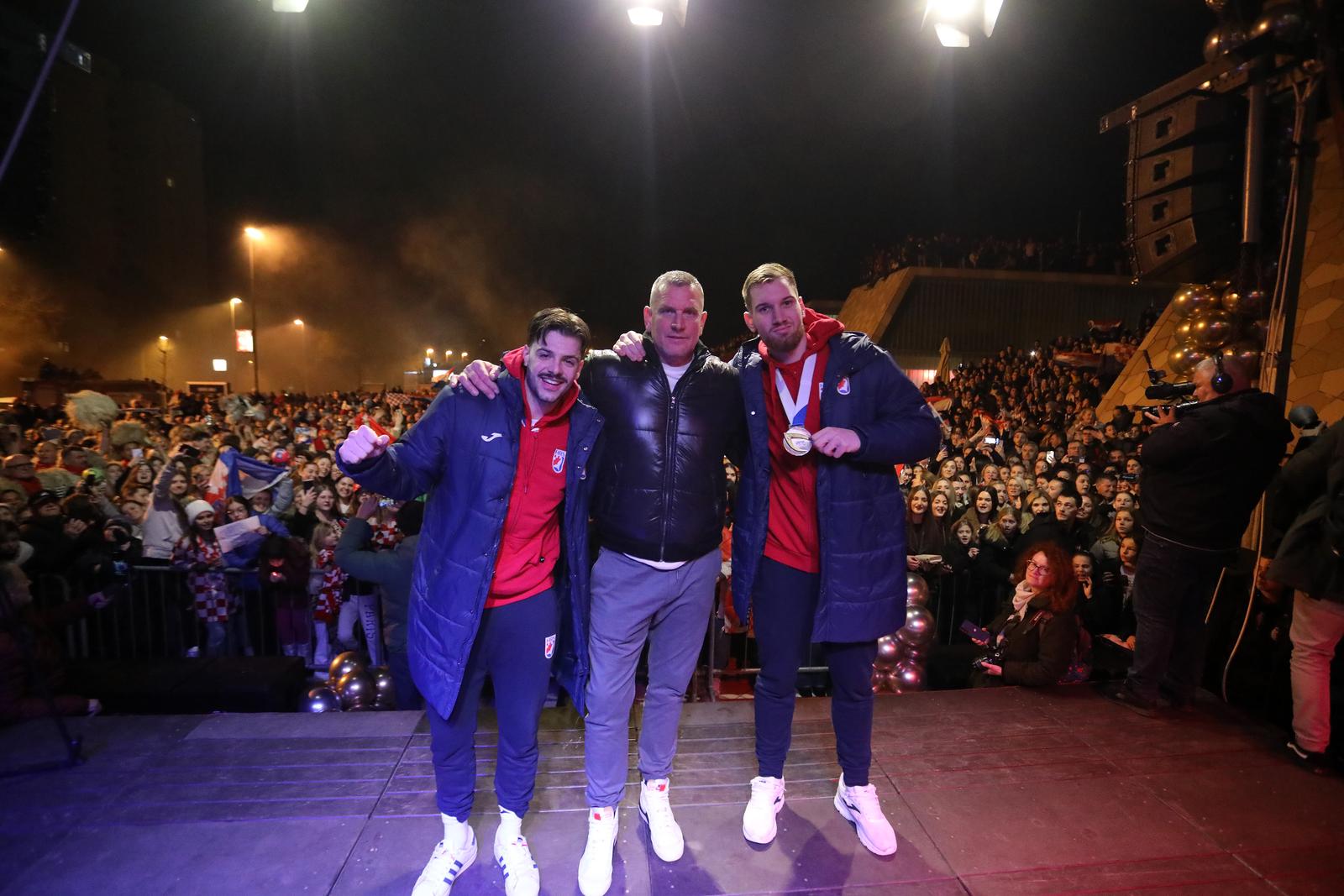 Rijeka: Do?ek srebrnih Tina Lu?ina, Filipa Glavaa i Valtera Matoevi?a Rijeka: Do?ek srebrnih Tina Lu?ina, Filipa Glavaa i Valtera Matoevi?a