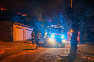 Požar koji je poslijepodne izbio podno Učke sad je pod kontrolom Požar koji je poslijepodne izbio podno Učke sad je pod kontrolom