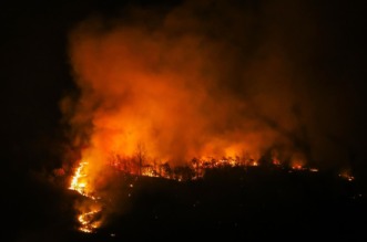 Požar koji je poslijepodne izbio podno Učke sad je pod kontrolom Požar koji je poslijepodne izbio podno Učke sad je pod kontrolom