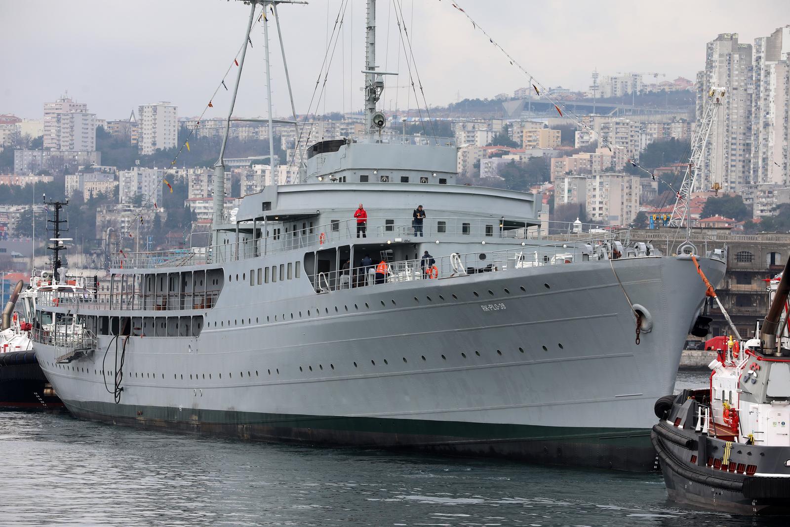 Rijeka: Brod Galeb dotegljen je u riječku luku