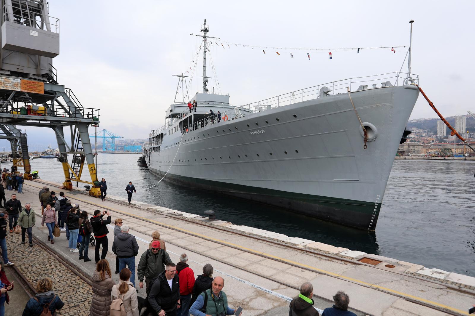 Rijeka: Brod Galeb dotegljen je u rije?ku luku