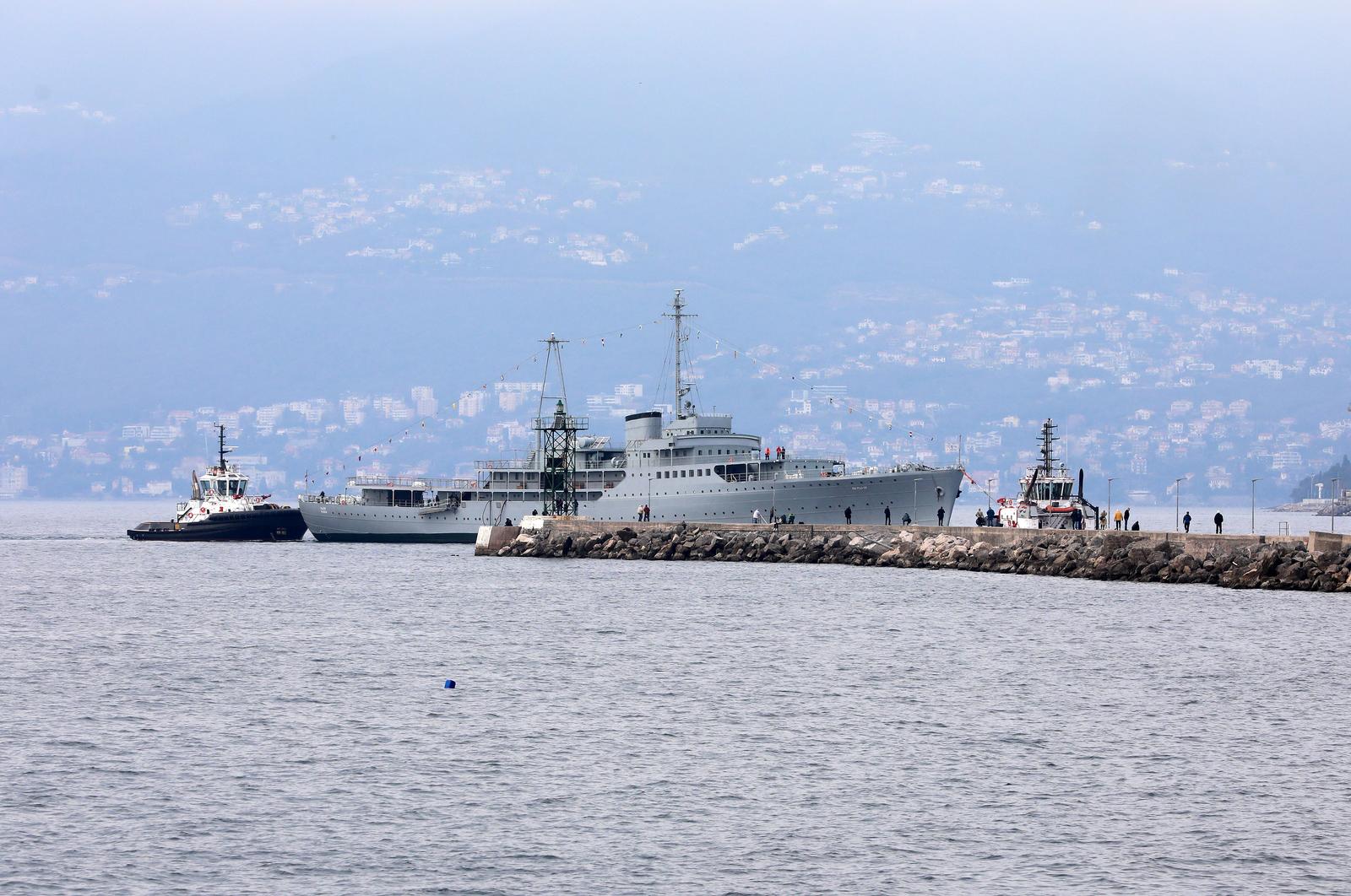 Rijeka: Brod Galeb dotegljen je u riječku luku