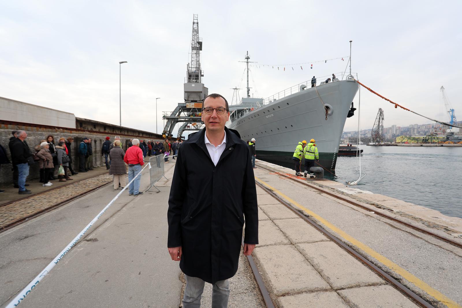 Rijeka: Brod Galeb dotegljen je u riječku luku