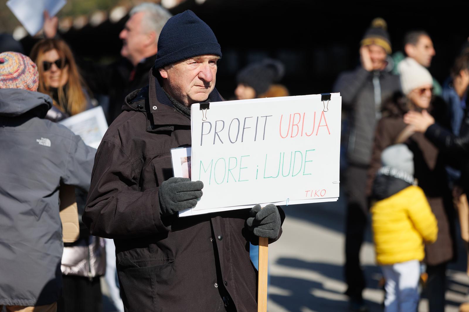 Kostrena: Mirni prosvjed i predaja peticije “Spasimo plaže na Kvarneru” Kostrena: Mirni prosvjed i predaja peticije “Spasimo plaže na Kvarneru”