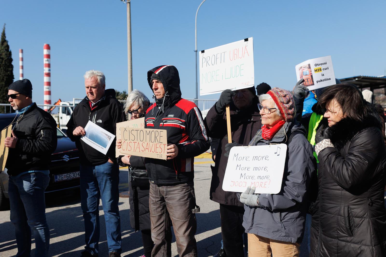 Kostrena: Mirni prosvjed i predaja peticije “Spasimo plaže na Kvarneru” Kostrena: Mirni prosvjed i predaja peticije “Spasimo plaže na Kvarneru”