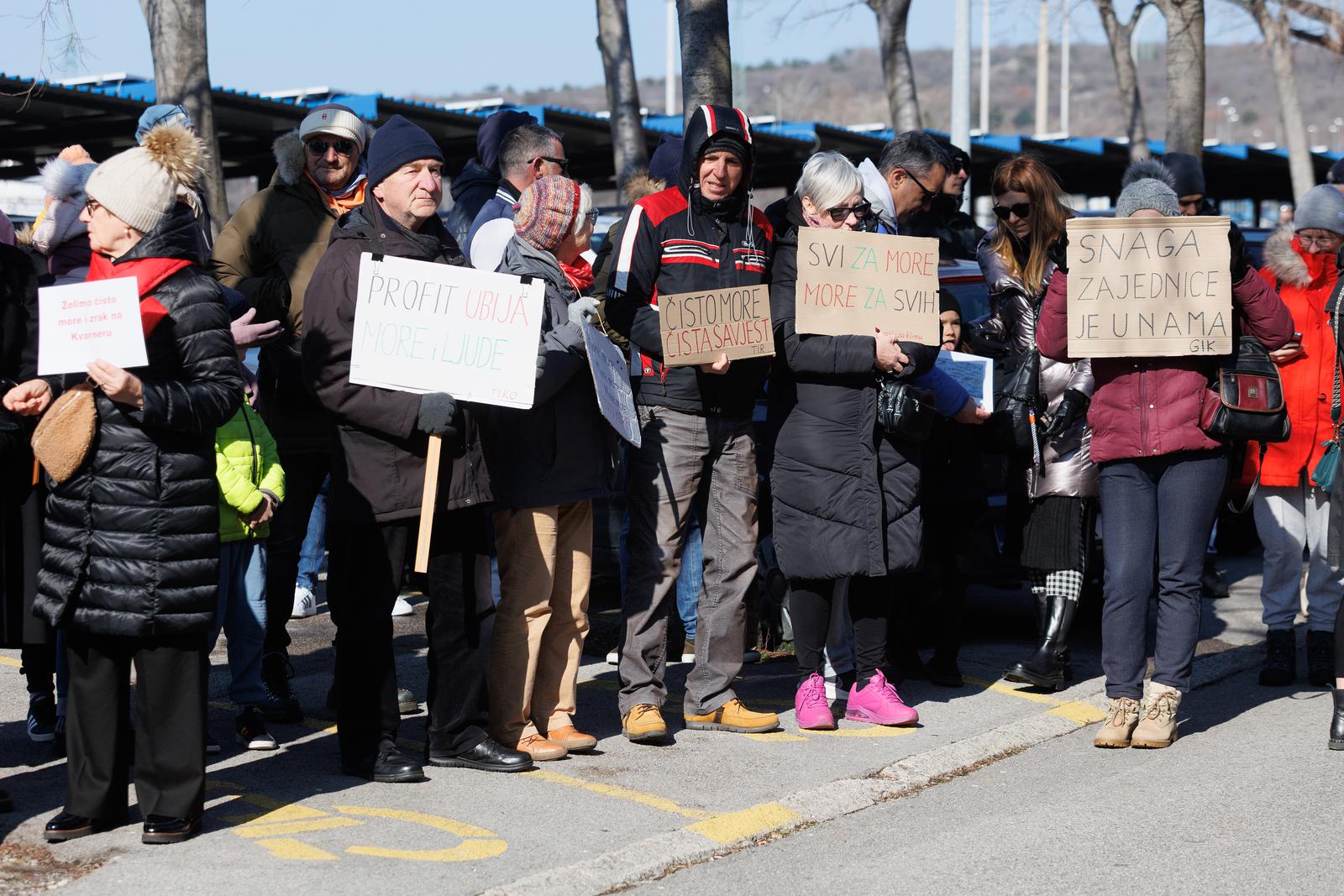 Kostrena: Mirni prosvjed i predaja peticije “Spasimo plaže na Kvarneru” Kostrena: Mirni prosvjed i predaja peticije “Spasimo plaže na Kvarneru”