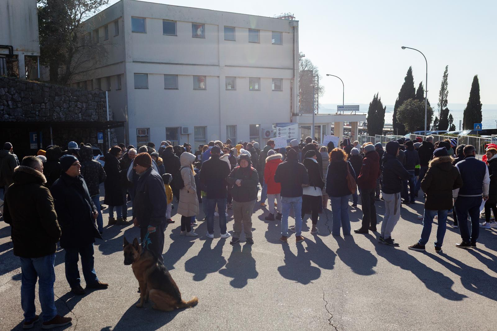Kostrena: Mirni prosvjed i predaja peticije “Spasimo plaže na Kvarneru” Kostrena: Mirni prosvjed i predaja peticije “Spasimo plaže na Kvarneru”