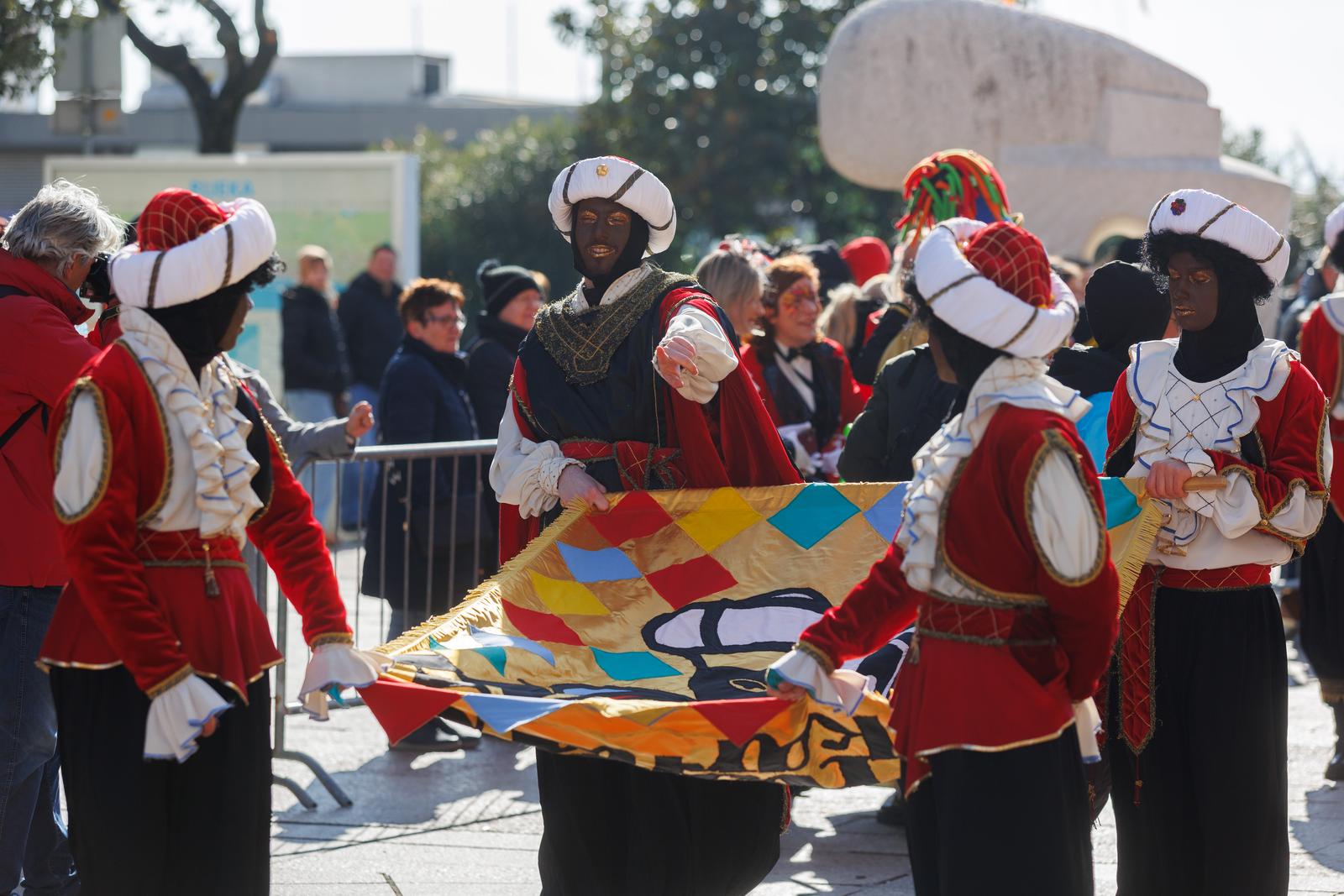 Dječja karnevalska povorka prošla središtem Rijeke Dječja karnevalska povorka prošla središtem Rijeke