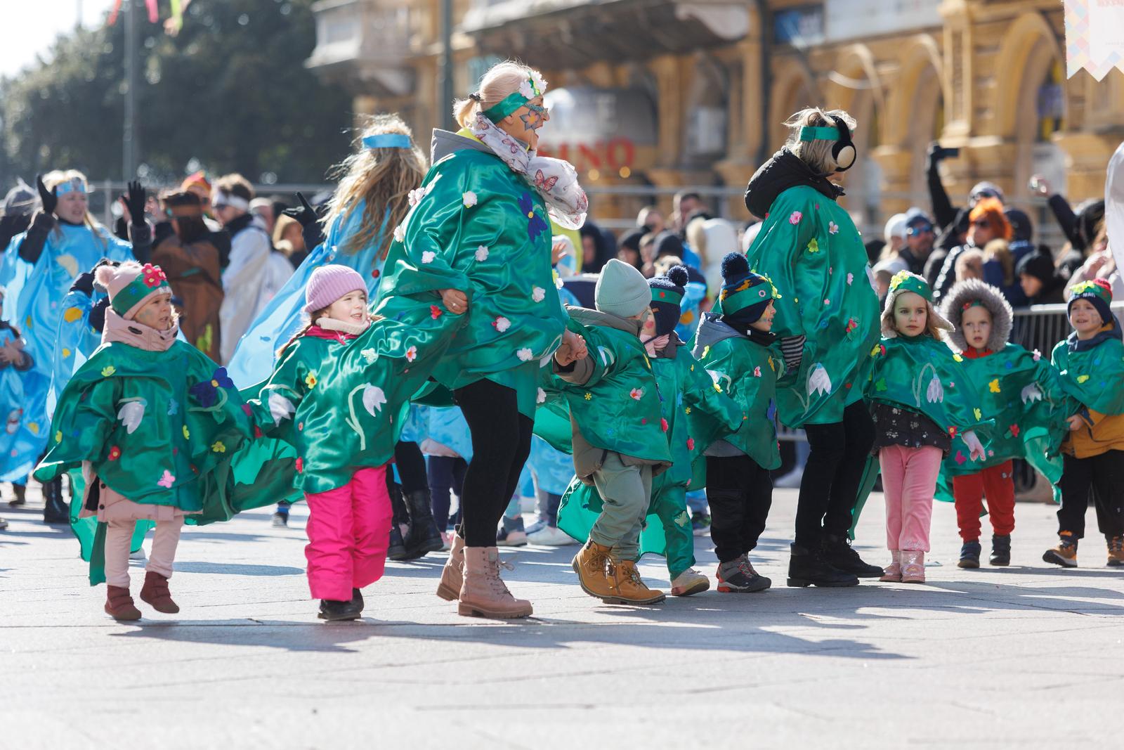Dječja karnevalska povorka prošla središtem Rijeke Dječja karnevalska povorka prošla središtem Rijeke