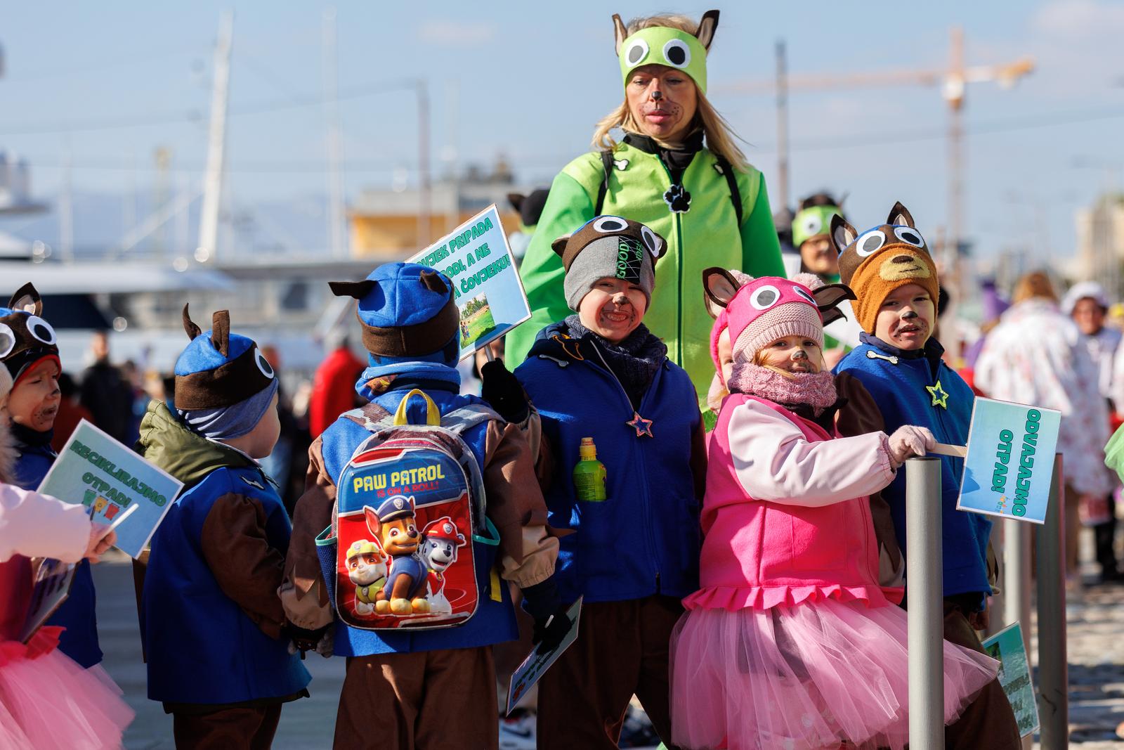 Dječja karnevalska povorka prošla središtem Rijeke Dječja karnevalska povorka prošla središtem Rijeke