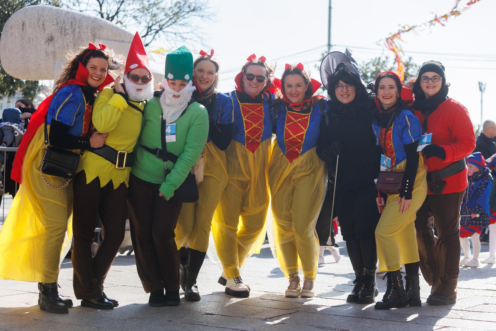 Dječja karnevalska povorka prošla središtem Rijeke Dječja karnevalska povorka prošla središtem Rijeke