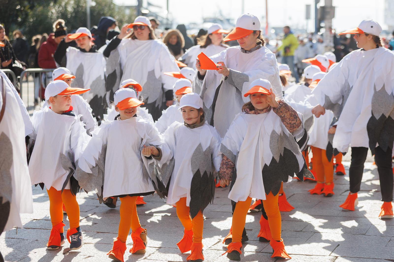 Dječja karnevalska povorka prošla središtem Rijeke Dječja karnevalska povorka prošla središtem Rijeke