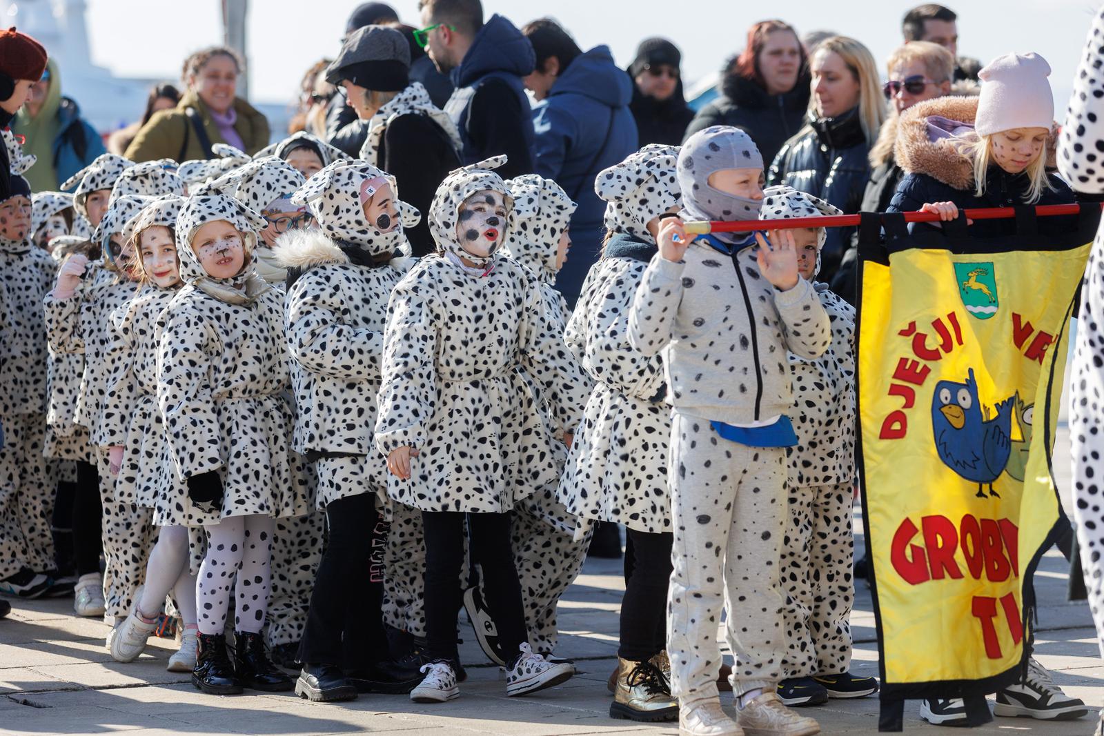 Dječja karnevalska povorka prošla središtem Rijeke Dječja karnevalska povorka prošla središtem Rijeke