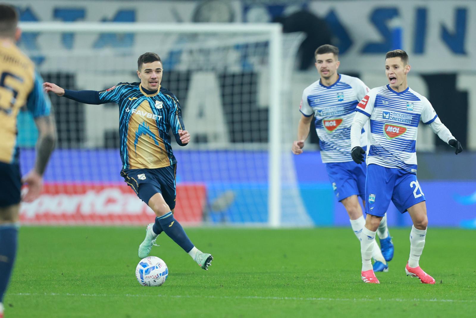 Osijek i Rijeka sastali se u 22. kolu SuperSport HNL-a Osijek i Rijeka sastali se u 22. kolu SuperSport HNL-a