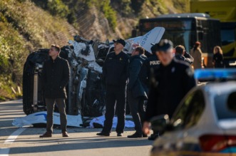 Stijena se odlomila i pala na kombi na magistrali kod Dubrovnika Stijena se odlomila i pala na kombi na magistrali kod Dubrovnika