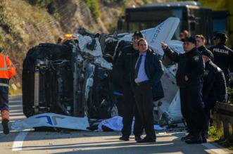 Stijena se odlomila i pala na kombi na magistrali kod Dubrovnika Stijena se odlomila i pala na kombi na magistrali kod Dubrovnika