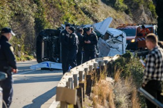 Stijena se odlomila i pala na kombi na magistrali kod Dubrovnika Stijena se odlomila i pala na kombi na magistrali kod Dubrovnika