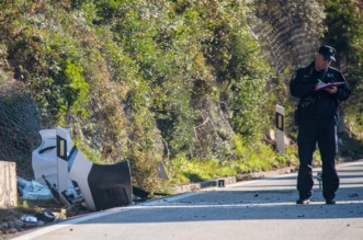 Stijena se odlomila i pala na kombi na magistrali kod Dubrovnika Stijena se odlomila i pala na kombi na magistrali kod Dubrovnika