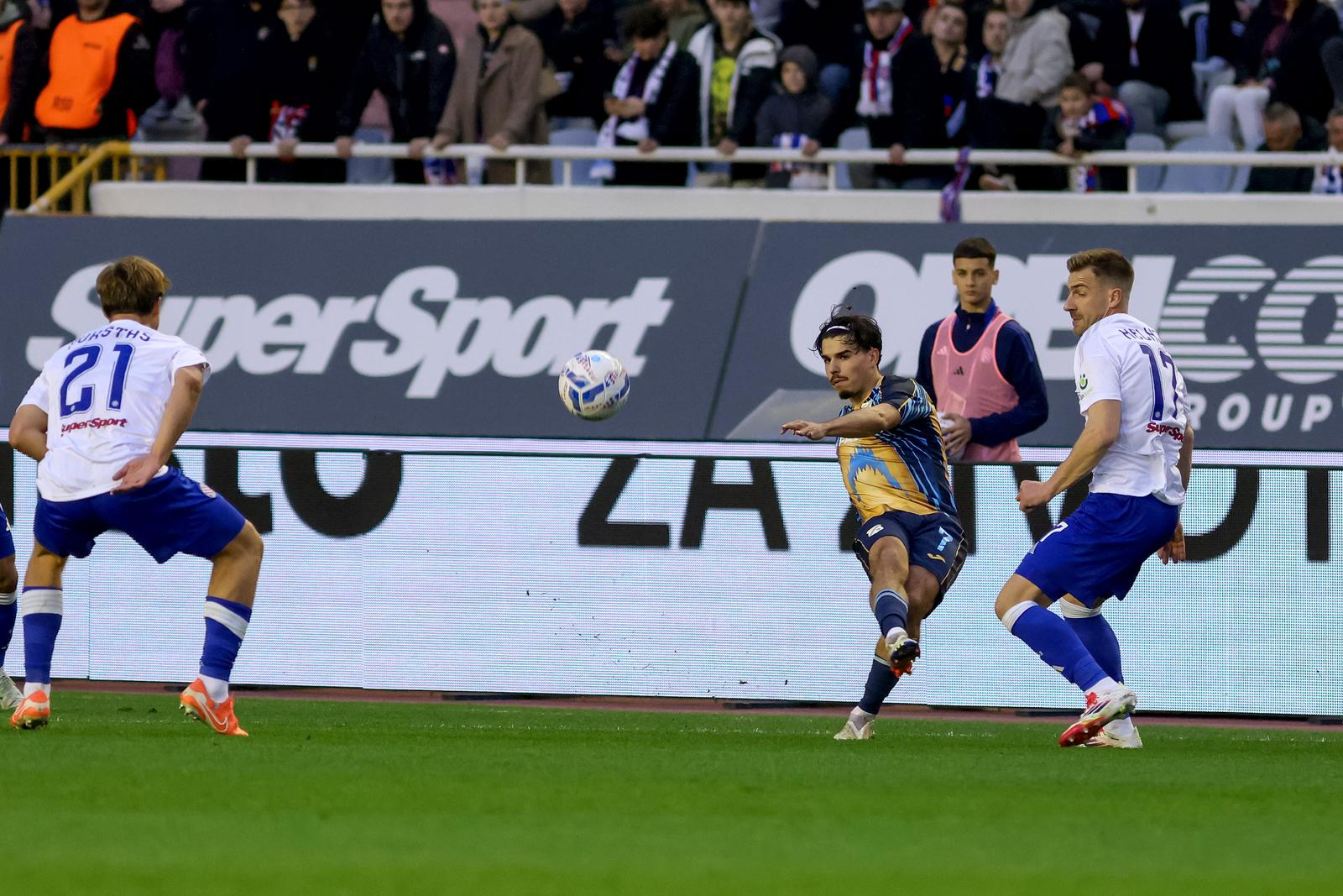 Split: Hajduk i Rijeka sastali se u četvrtfinalu Hrvatskog nogometnog kupa Split: Hajduk i Rijeka sastali se u četvrtfinalu Hrvatskog nogometnog kupa