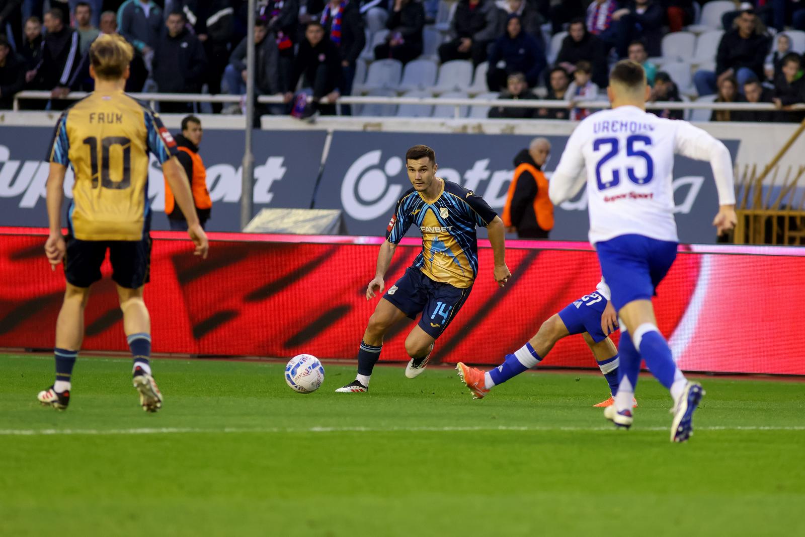 Split: Hajduk i Rijeka sastali se u četvrtfinalu Hrvatskog nogometnog kupa Split: Hajduk i Rijeka sastali se u četvrtfinalu Hrvatskog nogometnog kupa