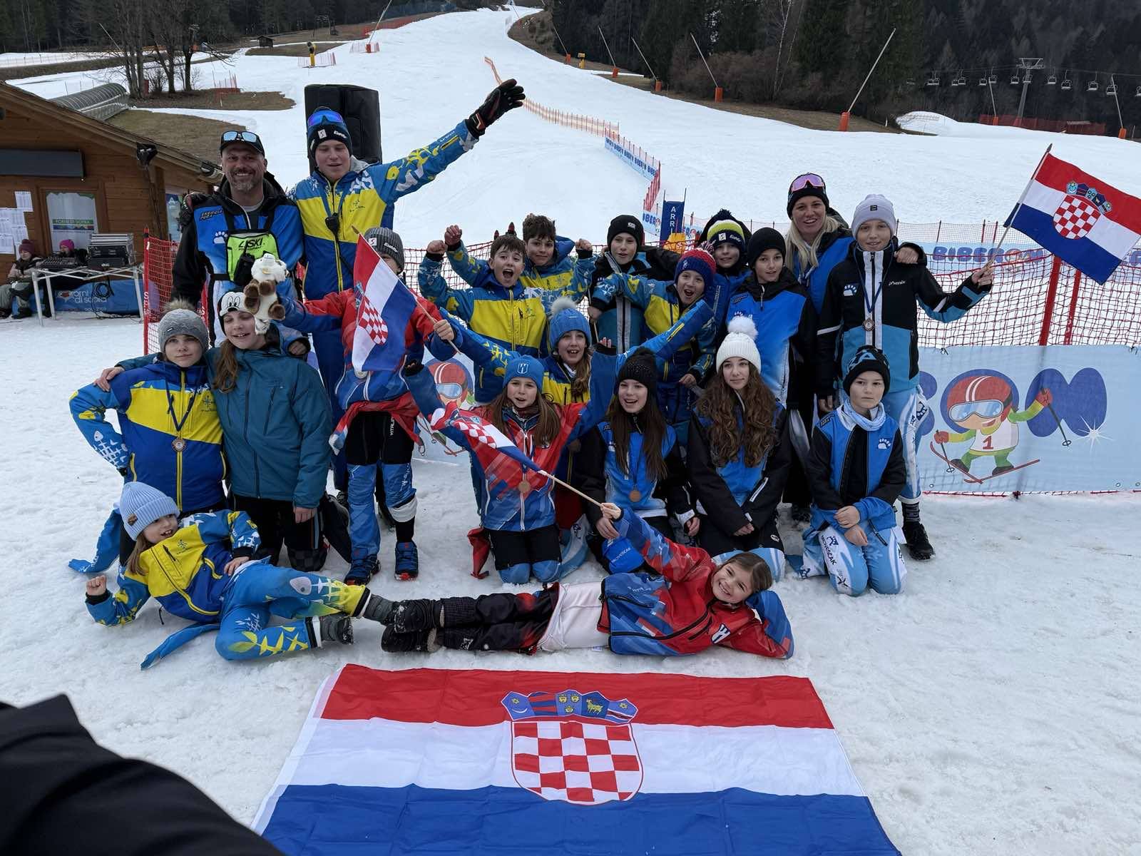 Trener Mateo Rački i natjecatelji