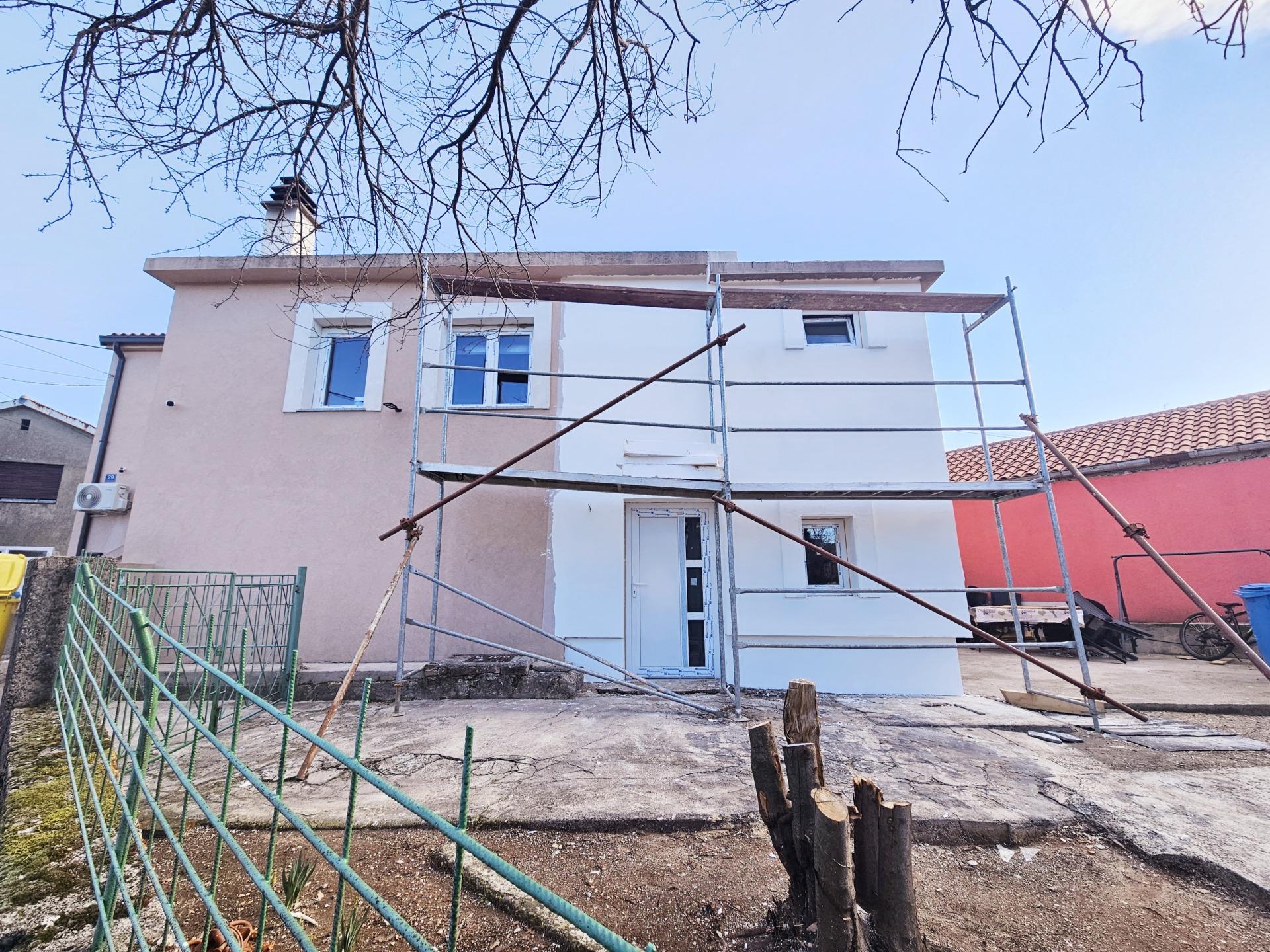 obnavljanje požarom uništene kuće1 obnavljanje požarom uništene kuće1