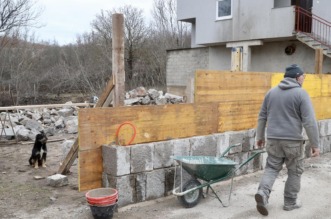 Tijarica: Pas Bruno svakodnevno obilazi groblje gdje je pokopan njegov vlasnik