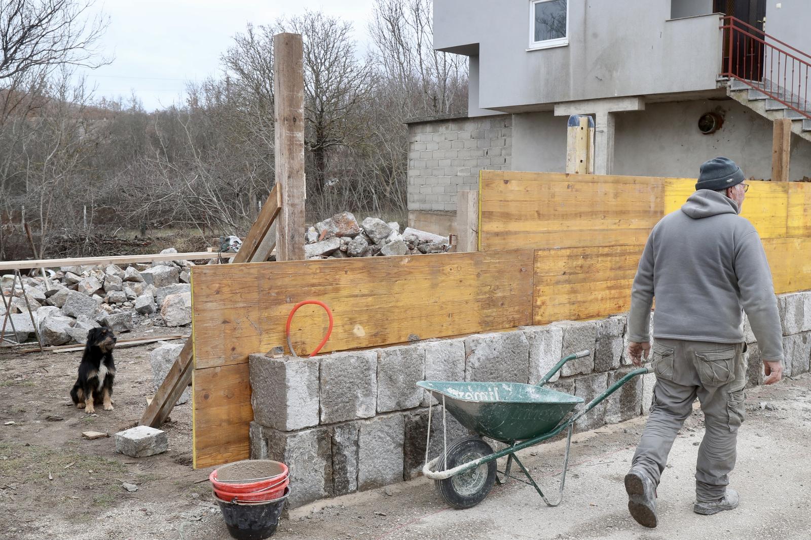 Tijarica: Pas Bruno svakodnevno obilazi groblje gdje je pokopan njegov vlasnik