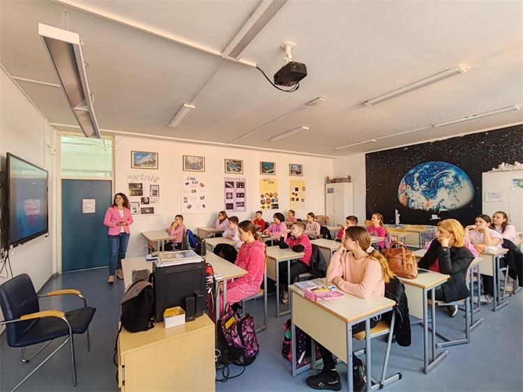 Crikvenica, OŠ Z. Car