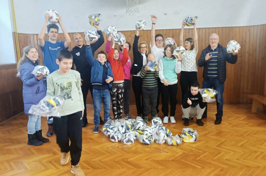 Donacija-lopti-Centru-za-odgoj-i-obrazovanje-Rijeka-1200×800 (1) Donacija-lopti-Centru-za-odgoj-i-obrazovanje-Rijeka-1200×800 (1)