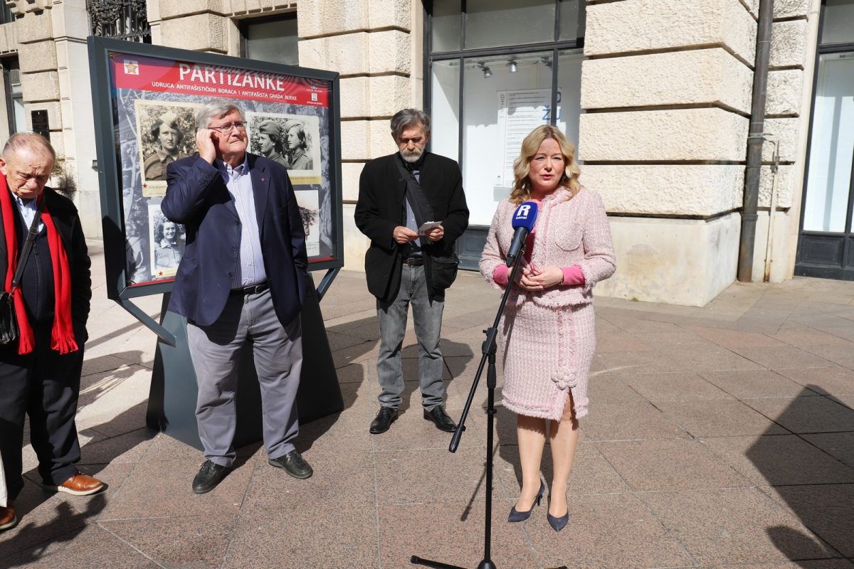 Izlozba-Partizanke-na-Korzu-12-1200×800