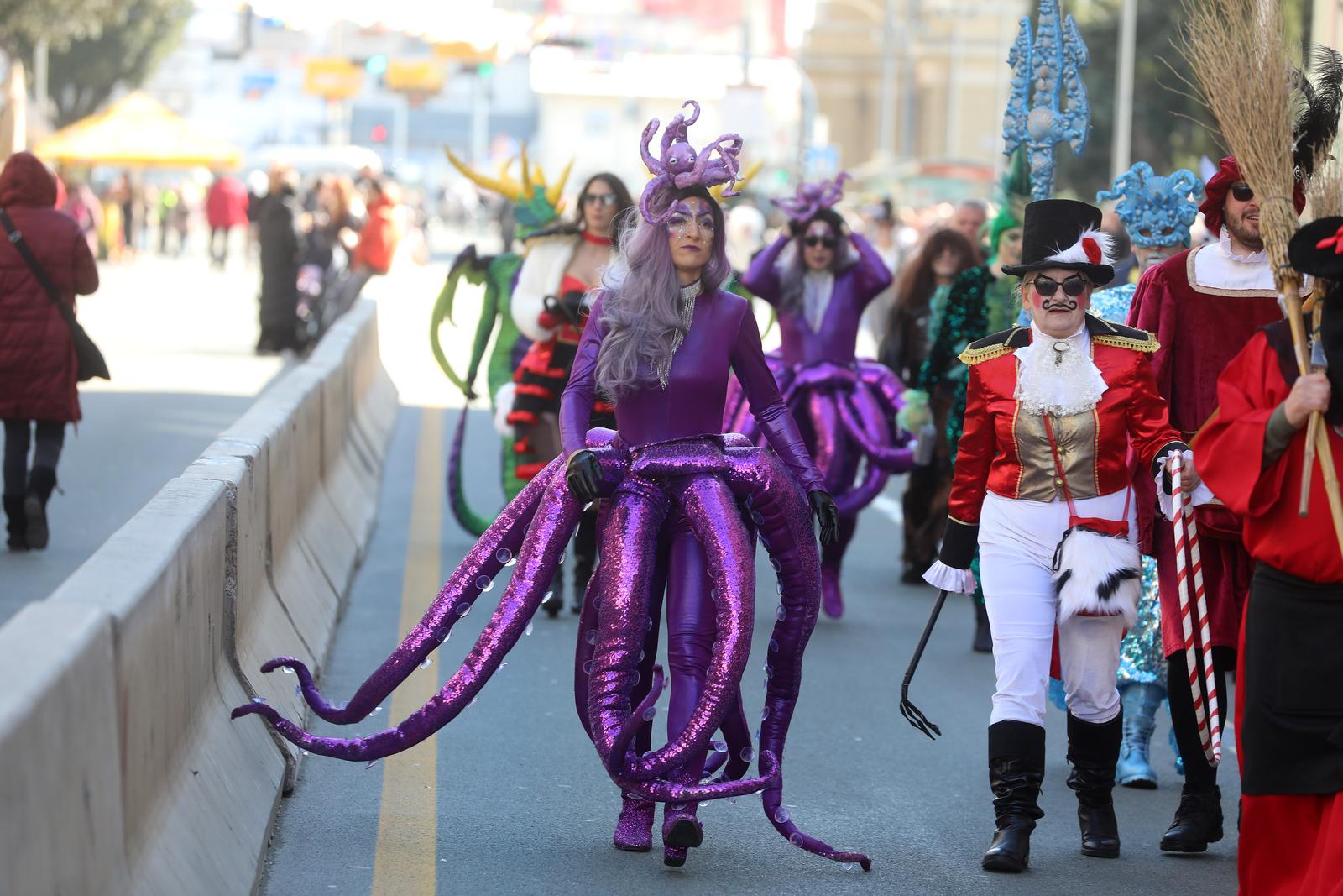 Rijeka: Povorka makara na Rije?kom karnevalu Rijeka: Povorka makara na Rije?kom karnevalu