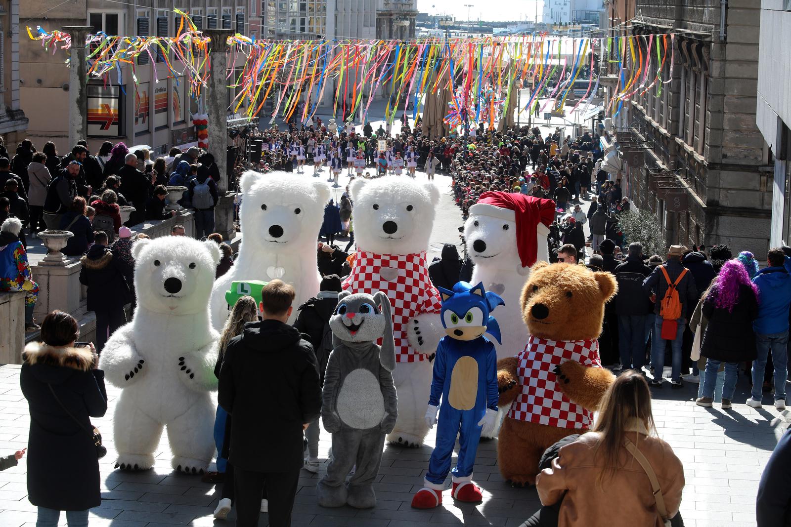 Rijeka: Povorka makara na Rije?kom karnevalu Rijeka: Povorka makara na Rije?kom karnevalu