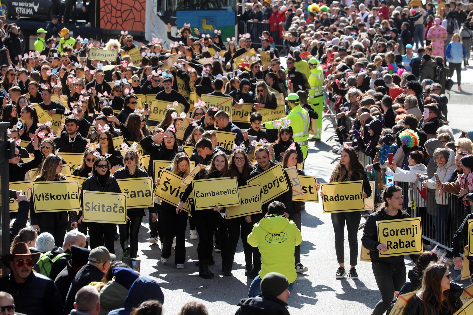 Rijeka: Povorka makara na Rije?kom karnevalu Rijeka: Povorka makara na Rije?kom karnevalu