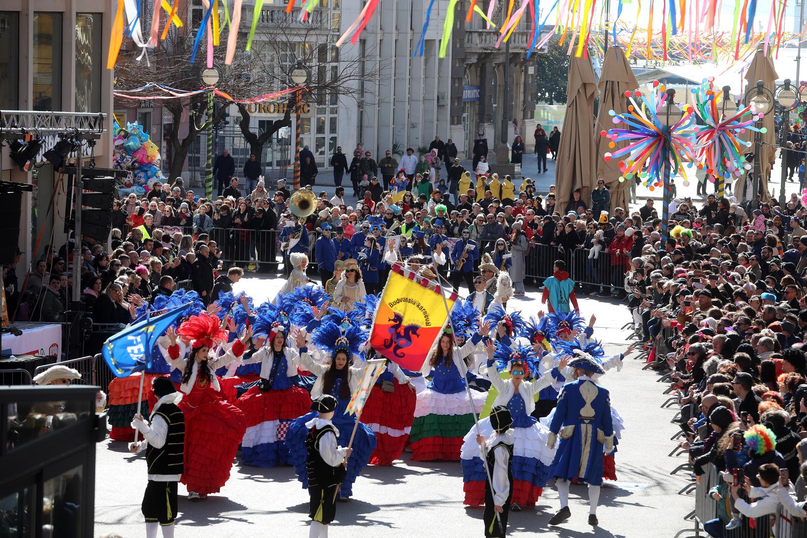 Rijeka: Povorka maškara na Riječkom karnevalu Rijeka: Povorka maškara na Riječkom karnevalu