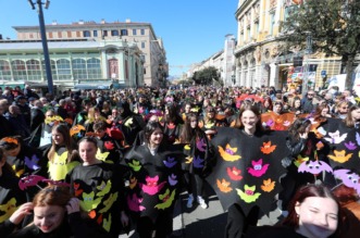 Rijeka: Povorka makara na Rije?kom karnevalu Rijeka: Povorka makara na Rije?kom karnevalu