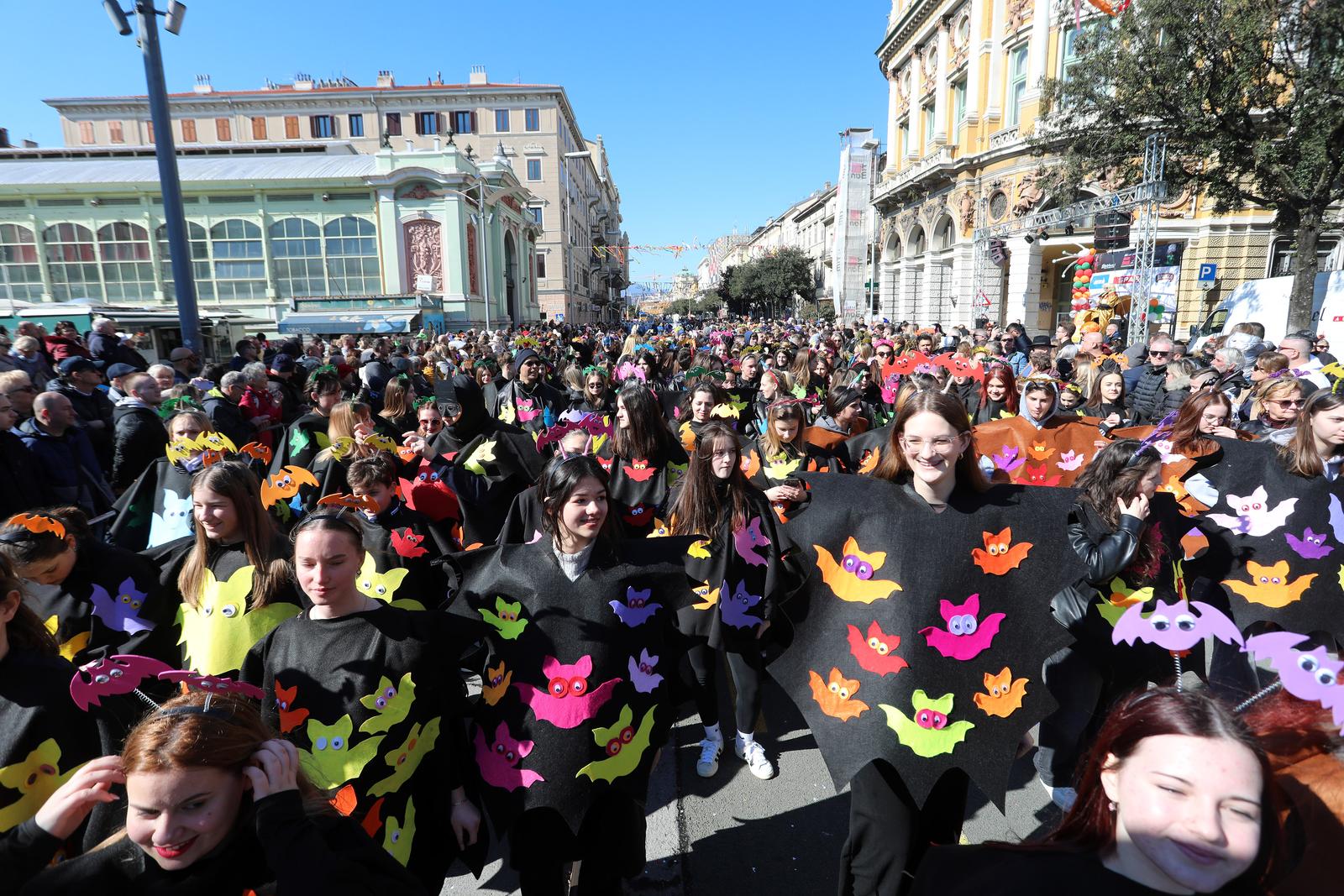 Rijeka: Povorka makara na Rije?kom karnevalu Rijeka: Povorka makara na Rije?kom karnevalu