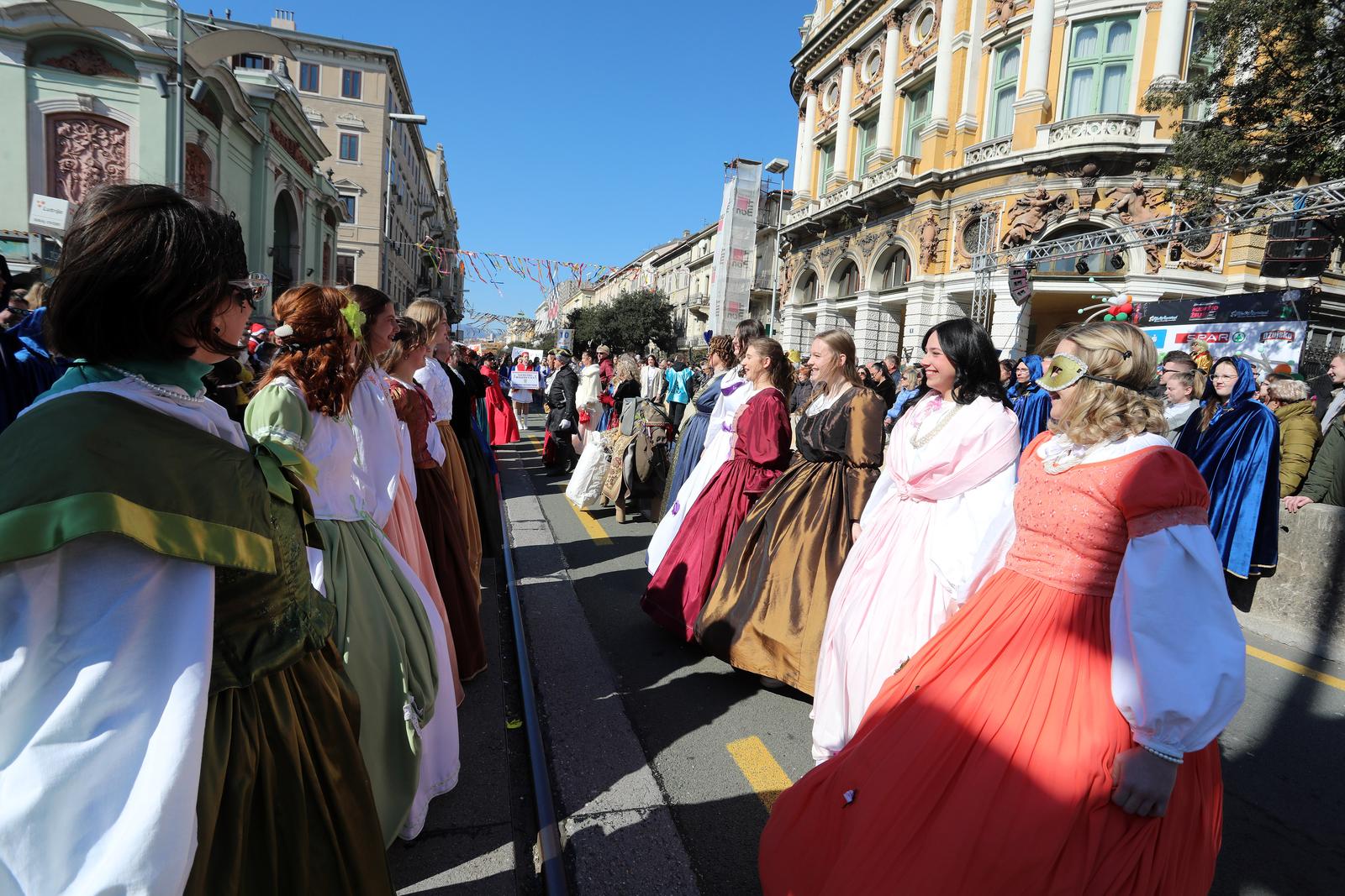Rijeka: Povorka makara na Rije?kom karnevalu Rijeka: Povorka makara na Rije?kom karnevalu